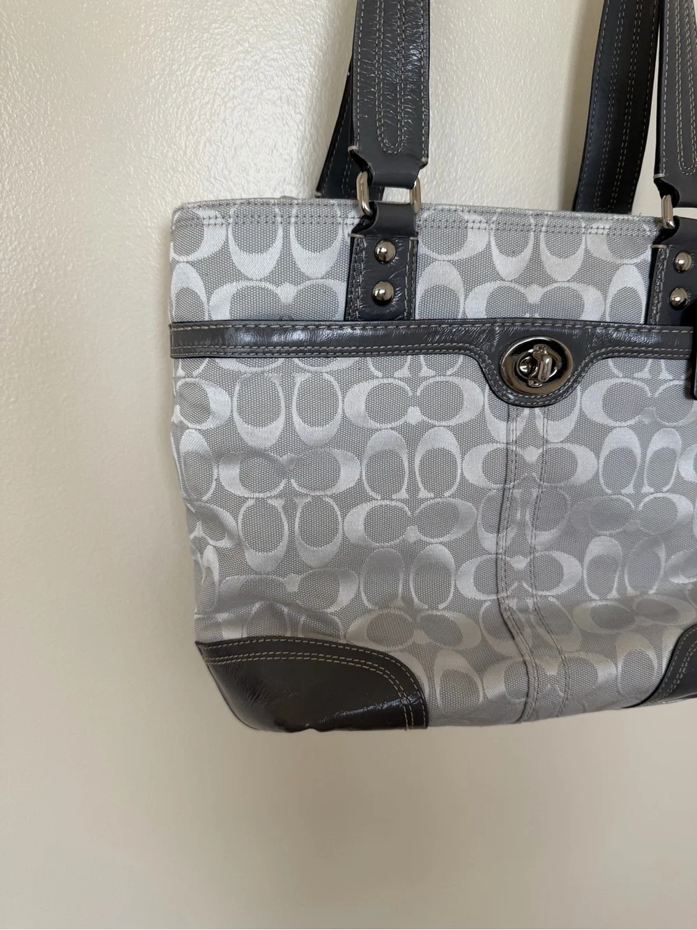 COACH Vintage Hampton Grey and Silver Shoulder Bag